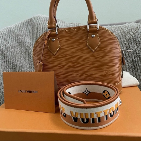 Louis Vuitton Alma Bb Epi - Picture 1 of 11